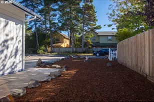 1677 25th St, Florence, OR 97439 - Photo 28