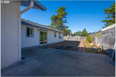 1677 25th St, Florence, OR 97439 - Photo 30