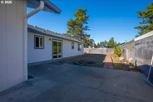 1677 25th St, Florence, OR 97439 - Photo 30