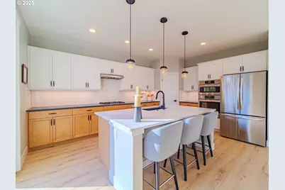 8588 SW Summit Ct, Portland, OR 97225 - Photo 4