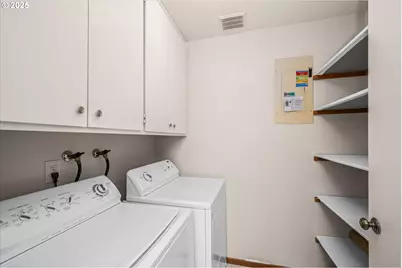 2062 Lake Isle Dr, Eugene, OR 97401 - Photo 14