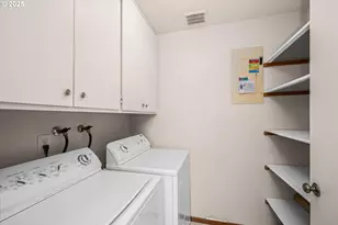 2062 Lake Isle Dr, Eugene, OR 97401 - Photo 14