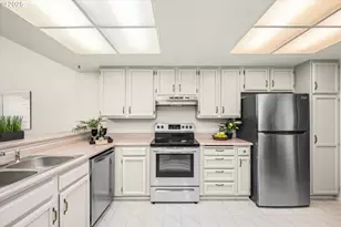 2062 Lake Isle Dr, Eugene, OR 97401 - Photo 10