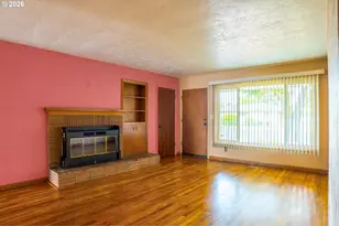 425 W Maple St, Roseburg, OR 97471 - Photo 8