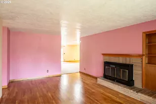 425 W Maple St, Roseburg, OR 97471 - Photo 14