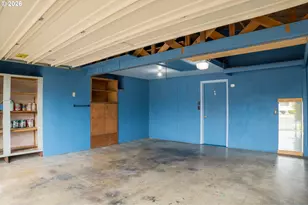 425 W Maple St, Roseburg, OR 97471 - Photo 32