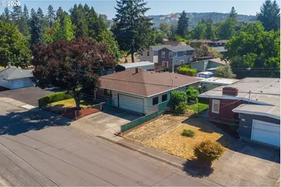 425 W Maple St, Roseburg, OR 97471 - Photo 34