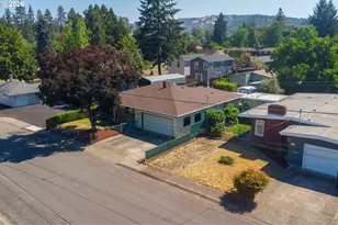 425 W Maple St, Roseburg, OR 97471 - Photo 34