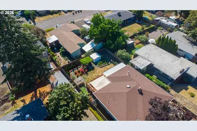 425 W Maple St, Roseburg, OR 97471 - Photo 36