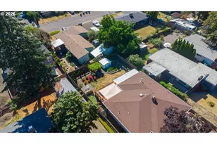 425 W Maple St, Roseburg, OR 97471 - Photo 36