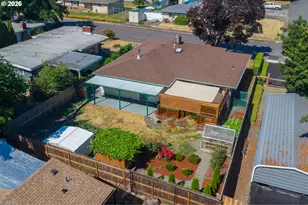 425 W Maple St, Roseburg, OR 97471 - Photo 4