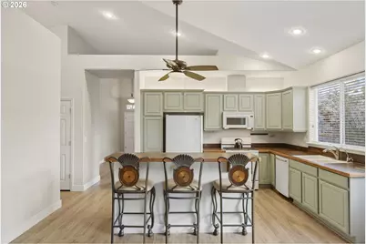 17805 SE 12th Dr, Vancouver, WA 98683 - Photo 2