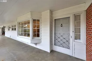 820 Lariat Dr, Eugene, OR 97401 - Photo 4