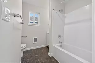 9279 E Burnside St, Portland, OR 97216 - Photo 16