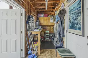 19609 NE Marine Dr, Portland, OR 97230 - Photo 16