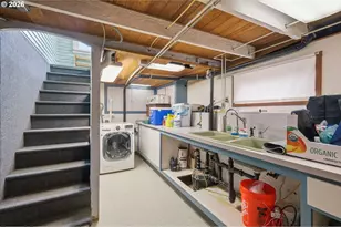 557 W 19th Ave, Eugene, OR 97401 - Photo 28