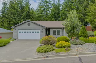 2142 Lynne Dr, North Bend, OR 97459 - Photo 2