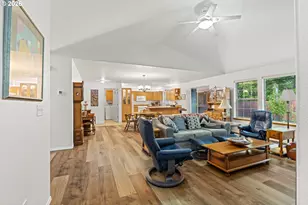 2142 Lynne Dr, North Bend, OR 97459 - Photo 16