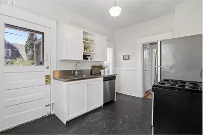 936 N Killingsworth Ct, Portland, OR 97217 - Photo 14