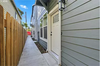 6539 SE Woodstock Blvd, Portland, OR 97206 - Photo 4