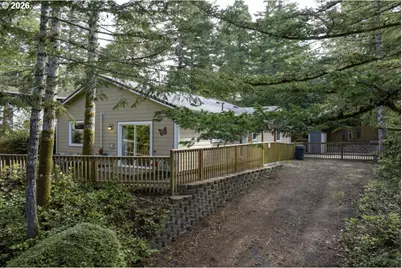 32 Easy St, Florence, OR 97439 - Photo 2