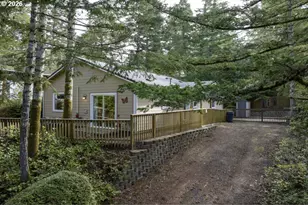 32 Easy St, Florence, OR 97439 - Photo 2