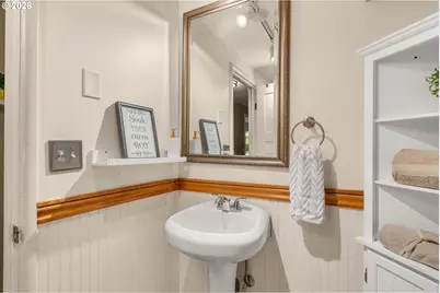 105 W 35th Pl, Eugene, OR 97405 - Photo 26