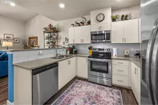 17181 SW Snowdale St, Beaverton, OR 97007 - Photo 16