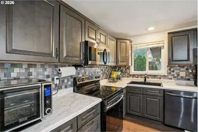 1324 Farrvista Dr, West Linn, OR 97068 - Photo 8