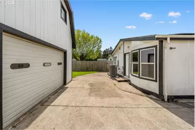 1036 Alder Ln, Woodburn, OR 97071 - Photo 10