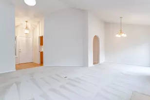 518 NW Willamette Ct, McMinnville, OR 97128 - Photo 4