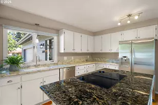 2084 Eastwood Ln, Eugene, OR 97401 - Photo 14