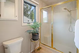 2084 Eastwood Ln, Eugene, OR 97401 - Photo 24