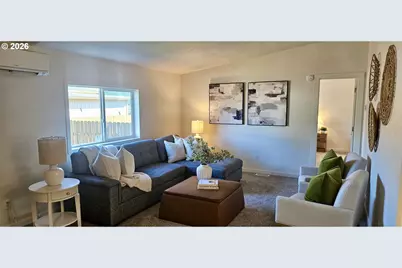 451 Lochaven Ave, Springfield, OR 97477 - Photo 2