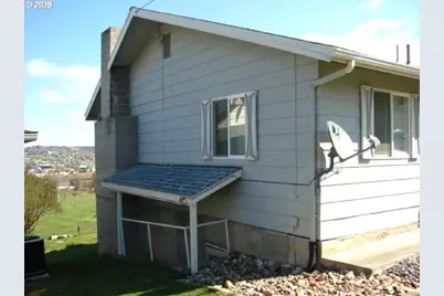 2303 SW Ladow Ave, Pendleton, OR 97801 - Photo 4