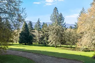 924 Lou Gray Dr, Myrtle Creek, OR 97457 - Photo 32