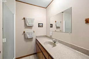 924 Lou Gray Dr, Myrtle Creek, OR 97457 - Photo 14