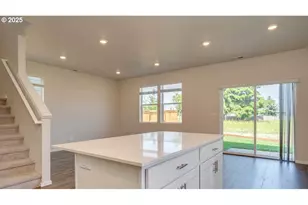 364 Greencrest St NE, Salem, OR 97301 - Photo 2