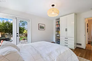 5555 SE Stark St, Portland, OR 97215 - Photo 14