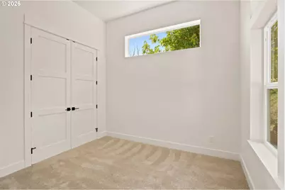 994 S 67th St, Springfield, OR 97478 - Photo 6