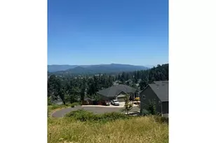 994 S 67th St, Springfield, OR 97478 - Photo 12