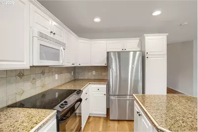 22020 SW Grahams Ferry Rd #APT C, Tualatin, OR 97062 - Photo 12