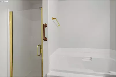 22020 SW Grahams Ferry Rd #APT C, Tualatin, OR 97062 - Photo 18