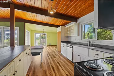 1159 E 1st Pl, Coquille, OR 97423 - Photo 6