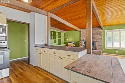 1159 E 1st Pl, Coquille, OR 97423 - Photo 10