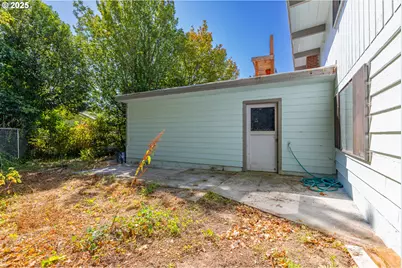 1159 E 1st Pl, Coquille, OR 97423 - Photo 38