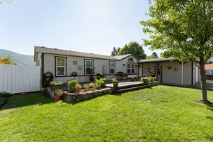 184 SE Cordelia Dr, Myrtle Creek, OR 97457 - Photo 2