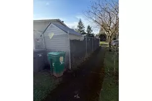 35 NE 157th Ave, Portland, OR 97230 - Photo 24