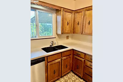 815 NW Battaglia Ave, Gresham, OR 97030 - Photo 6