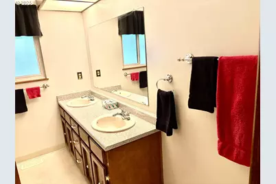 815 NW Battaglia Ave, Gresham, OR 97030 - Photo 16